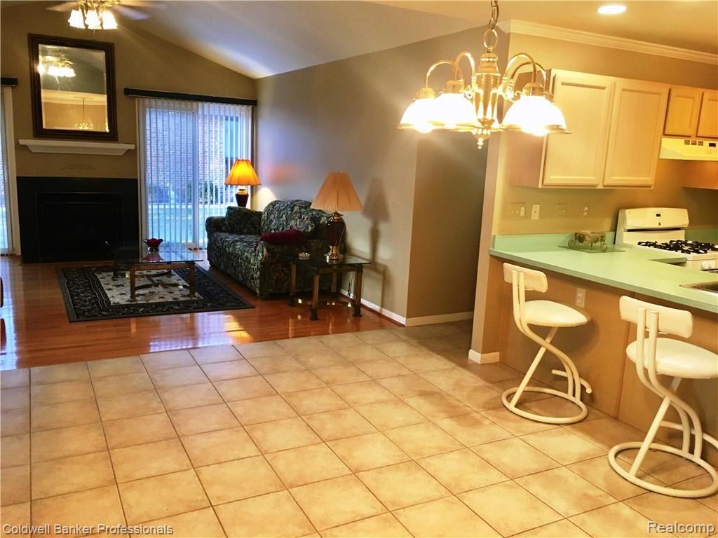 16903 Country Ridge Lane Macomb, MI 48044 - Photo 8 of 17 5.jpg