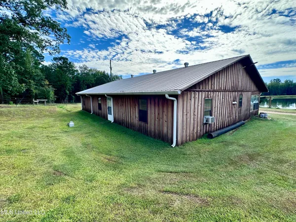 $360,000 | 609 County Road 333, McCarley, MS 38943