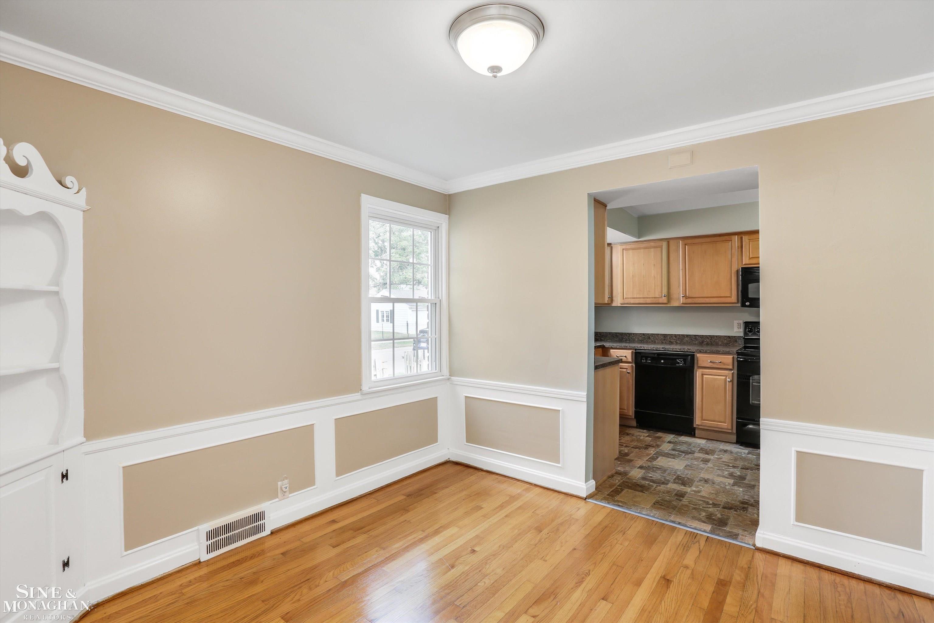 1466 Hampton Road Grosse Pointe Woods, MI 48236 - Photo 5 of 31
