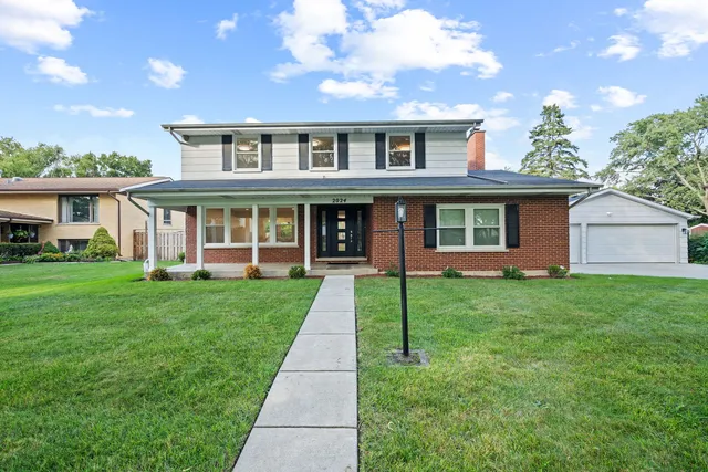 $665,000 | 2024 East Wintergreen Avenue, Mount Prospect, IL 60056