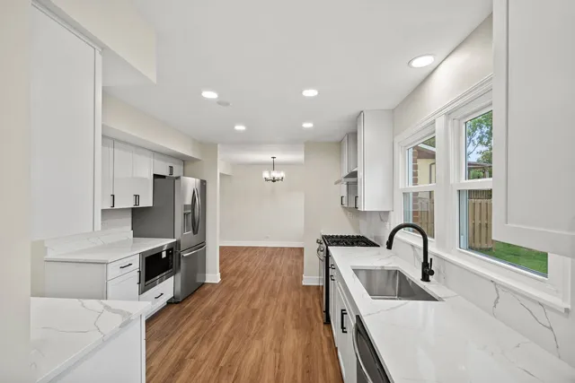 $665,000 | 2024 East Wintergreen Avenue, Mount Prospect, IL 60056