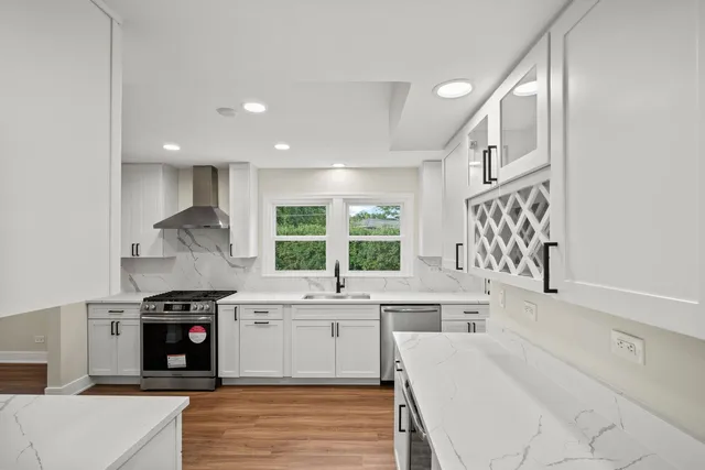 $665,000 | 2024 East Wintergreen Avenue, Mount Prospect, IL 60056