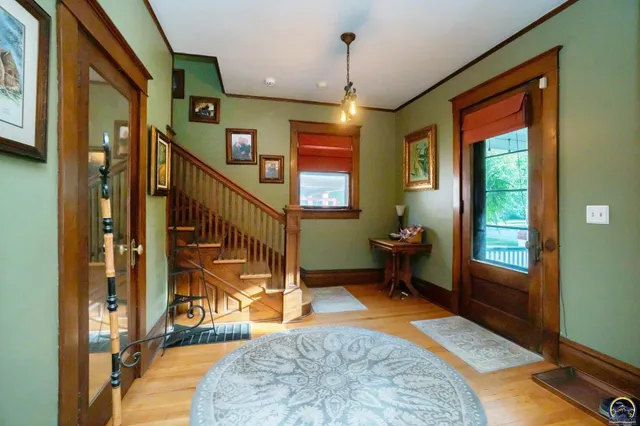 $254,900 | 1327 Southwest College Avenue, Topeka, KS 66604