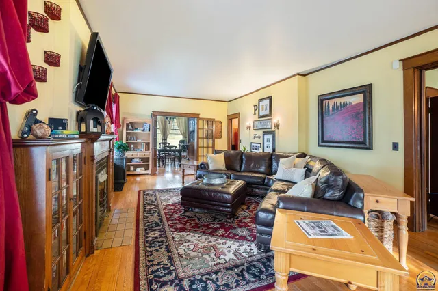 $254,900 | 1327 Southwest College Avenue, Topeka, KS 66604