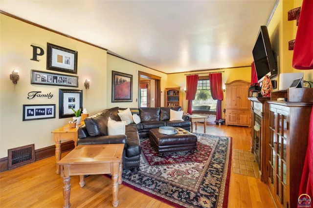 $254,900 | 1327 Southwest College Avenue, Topeka, KS 66604