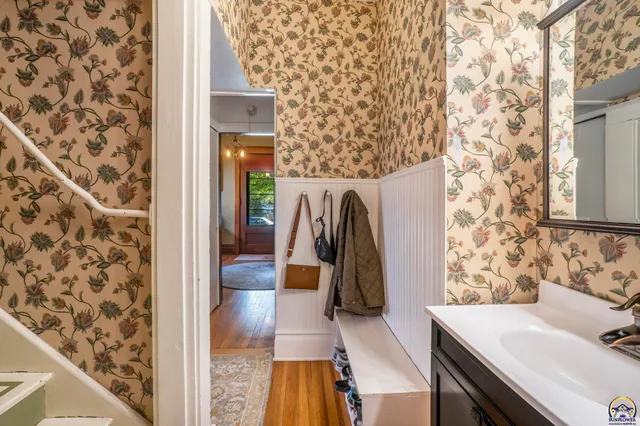 $254,900 | 1327 Southwest College Avenue, Topeka, KS 66604