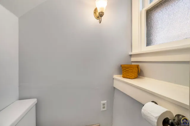 $254,900 | 1327 Southwest College Avenue, Topeka, KS 66604