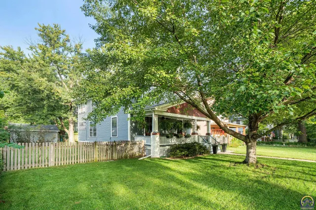 $254,900 | 1327 Southwest College Avenue, Topeka, KS 66604