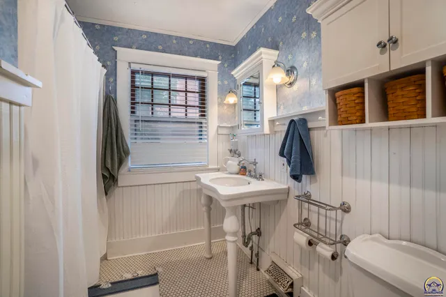 $254,900 | 1327 Southwest College Avenue, Topeka, KS 66604