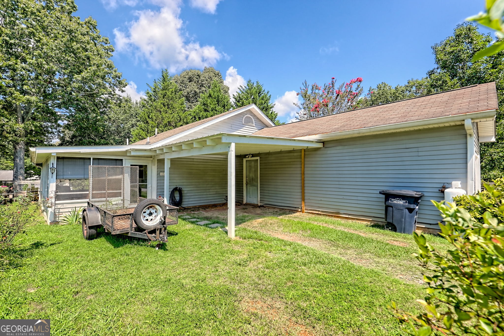 101 Long Street Demorest, GA 30535 - Photo 40 of 61 a backyard of a house with table and chairs