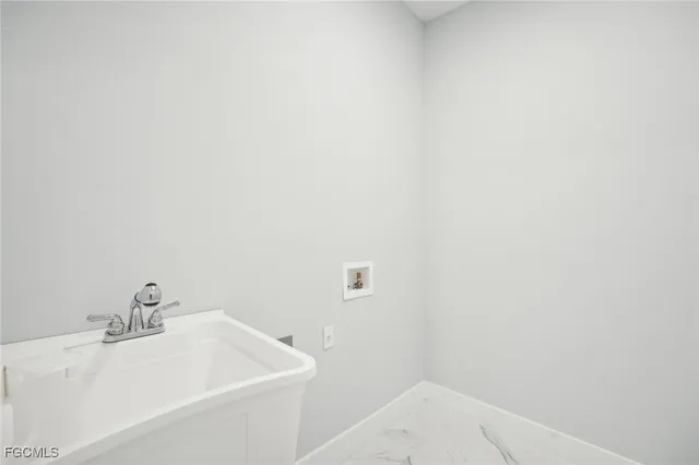 $2,500 | 872 Spaulding Street East, Lehigh Acres, FL 33974