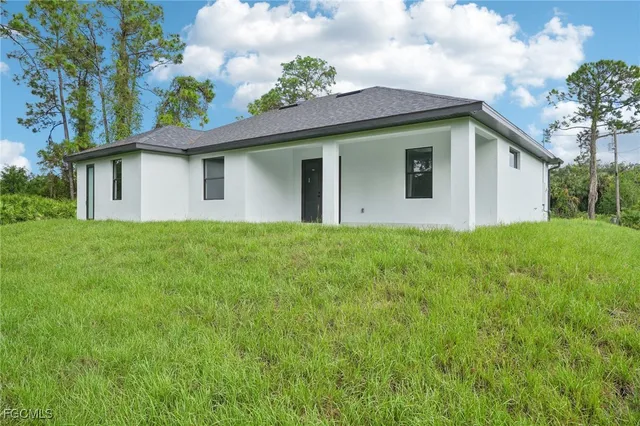 $2,500 | 872 Spaulding Street East, Lehigh Acres, FL 33974