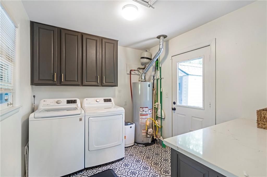 2632 Hawthorne Place Northeast Atlanta, GA 30345 - Photo 25 of 40 a view of hallway with washer and dryer