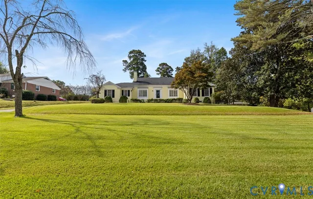 a view of yard with tree s