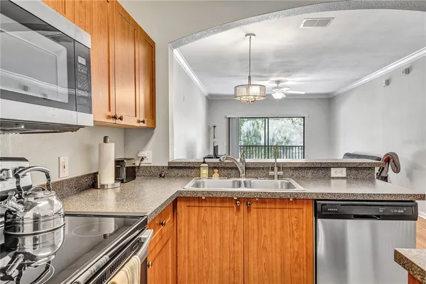 $2,050 | 2250 Portofino Place, Unit 235, Palm Harbor, FL 34683