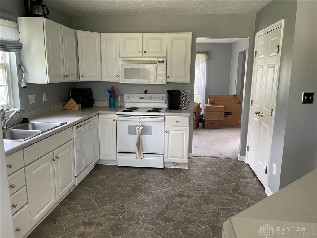 1528 Doddington Road Kettering, OH 45409 - Photo 6 of 18