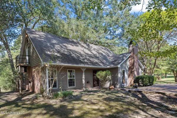 $434,500 | 279 Rocky Hill Road, Camden, MS 39045