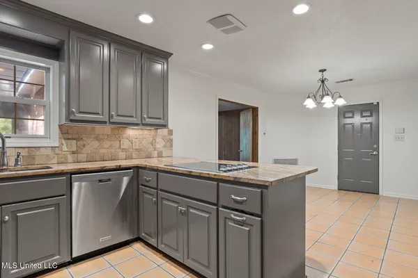 $434,500 | 279 Rocky Hill Road, Camden, MS 39045