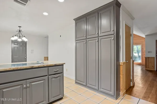 $434,500 | 279 Rocky Hill Road, Camden, MS 39045