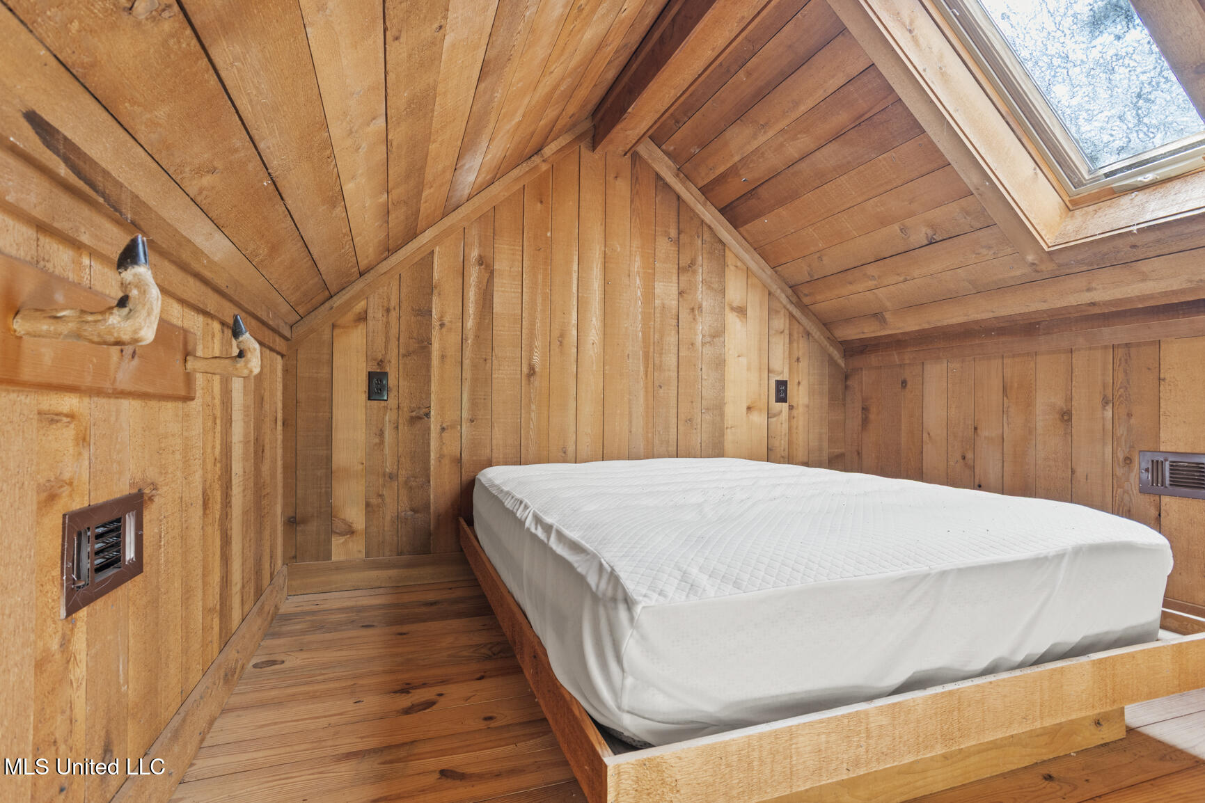 279 Rocky Hill Road Camden, MS 39045 - Photo 22 of 72 Loft over Family Room