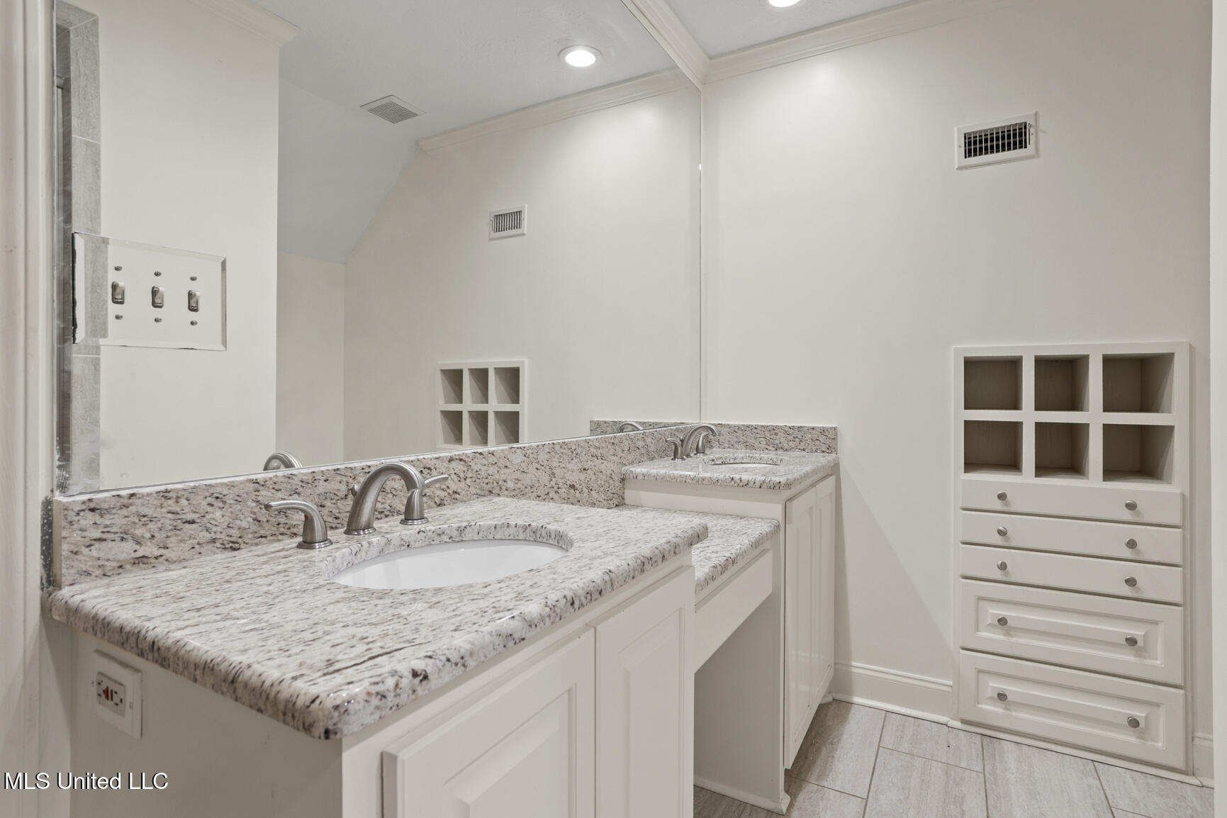 279 Rocky Hill Road Camden, MS 39045 - Photo 30 of 72 Primary Bathroom