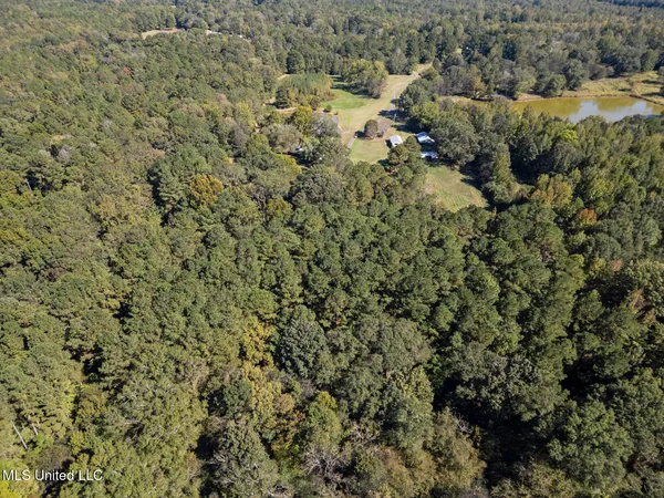 $434,500 | 279 Rocky Hill Road, Camden, MS 39045