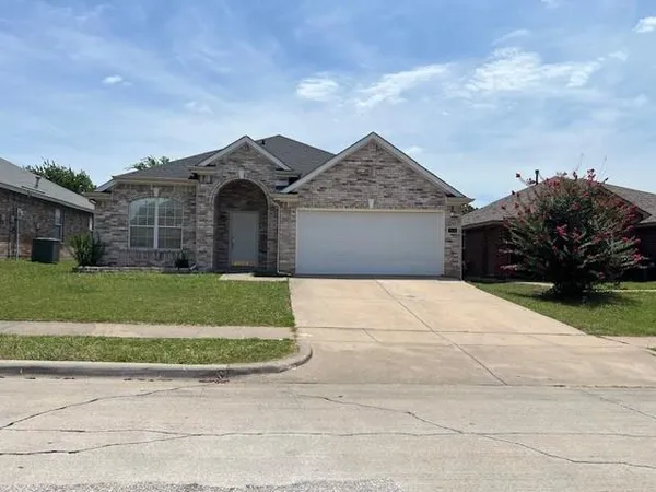$2,250 | 7409 Marsland Lane, Arlington, TX 76001