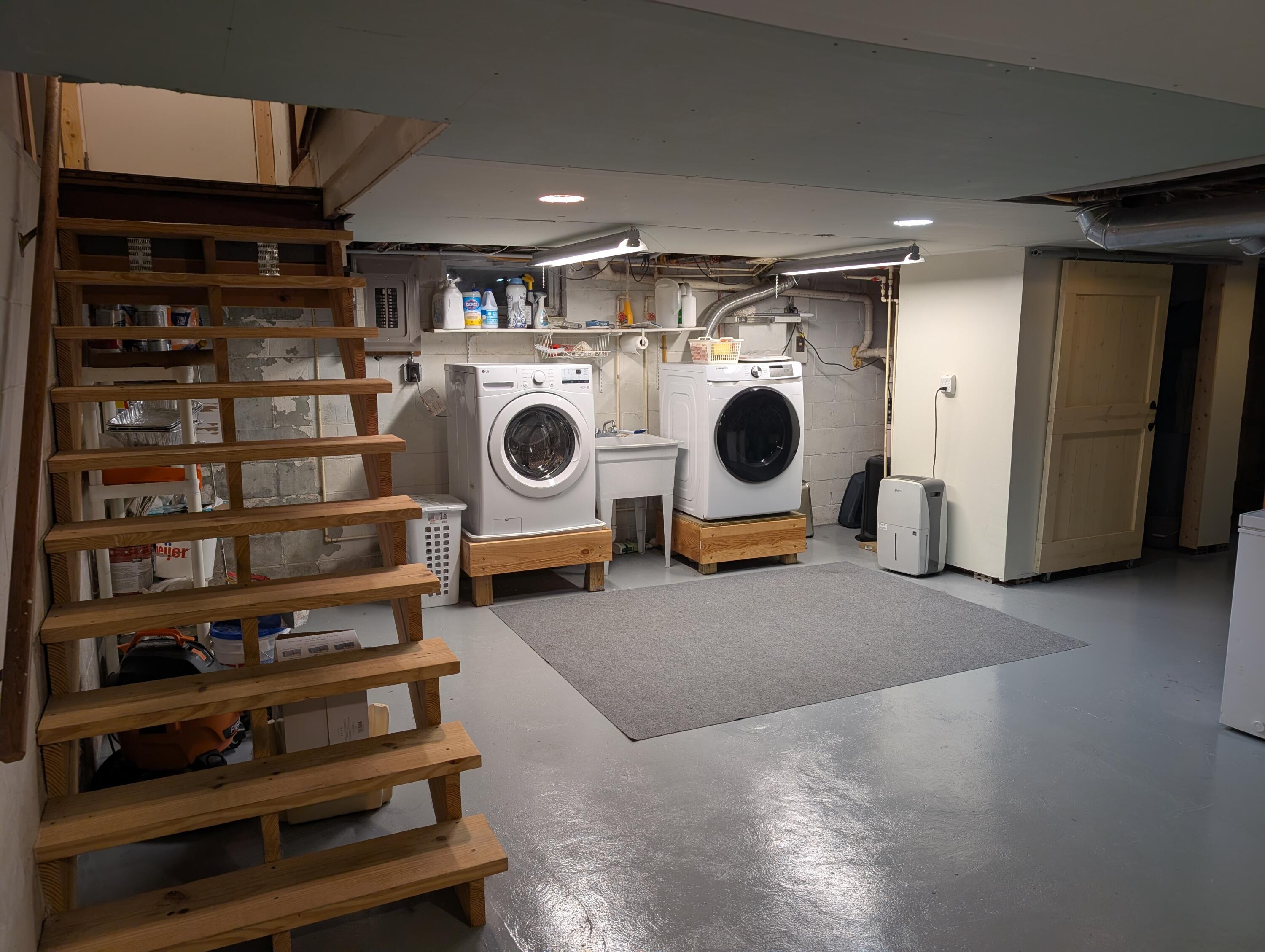 271 Randall Road Muskegon, MI 49441 - Photo 42 of 48 Randall - basement laundry