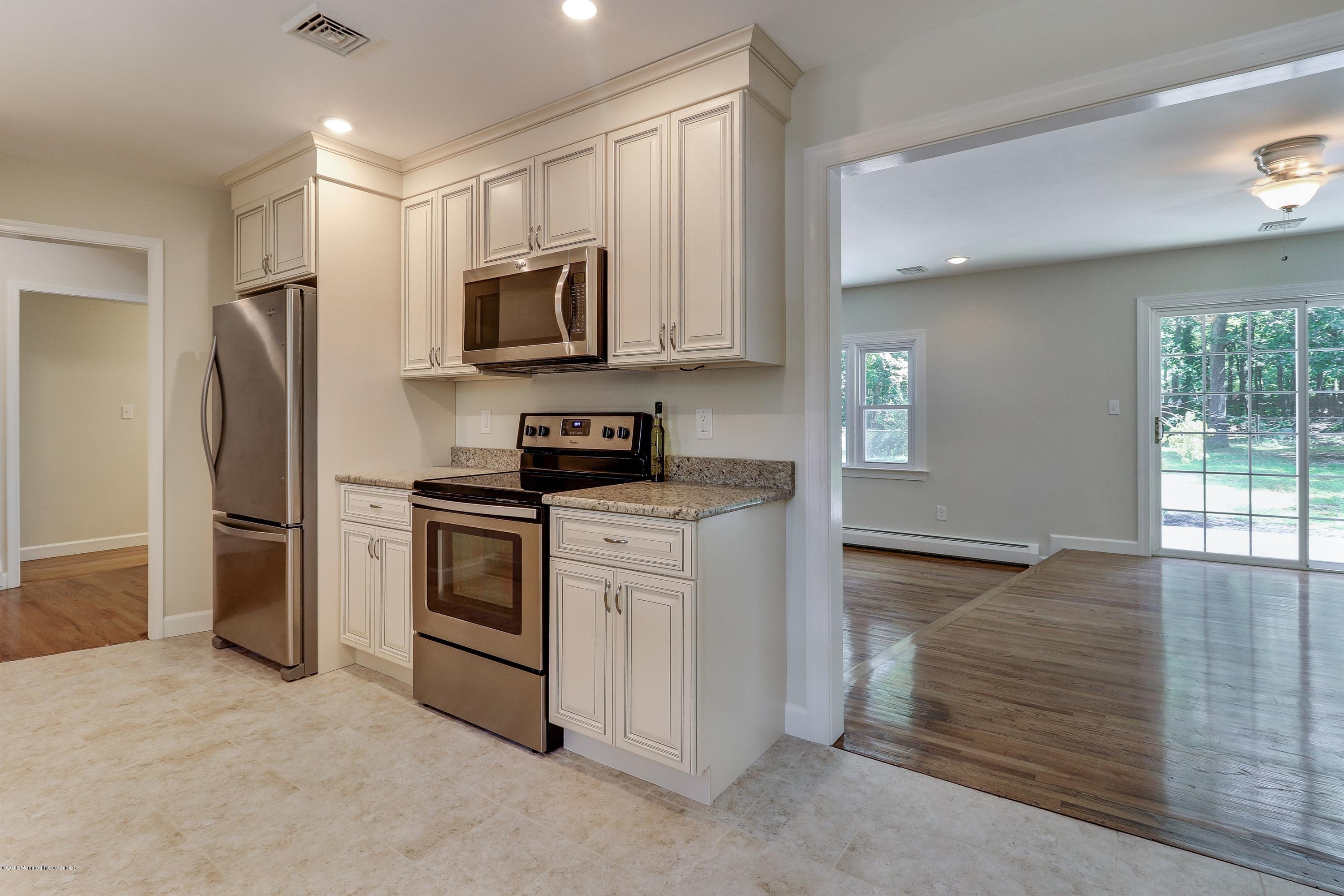 859 Toms River Road Jackson, NJ 08527 - Photo 14 of 39 014_Kitchen