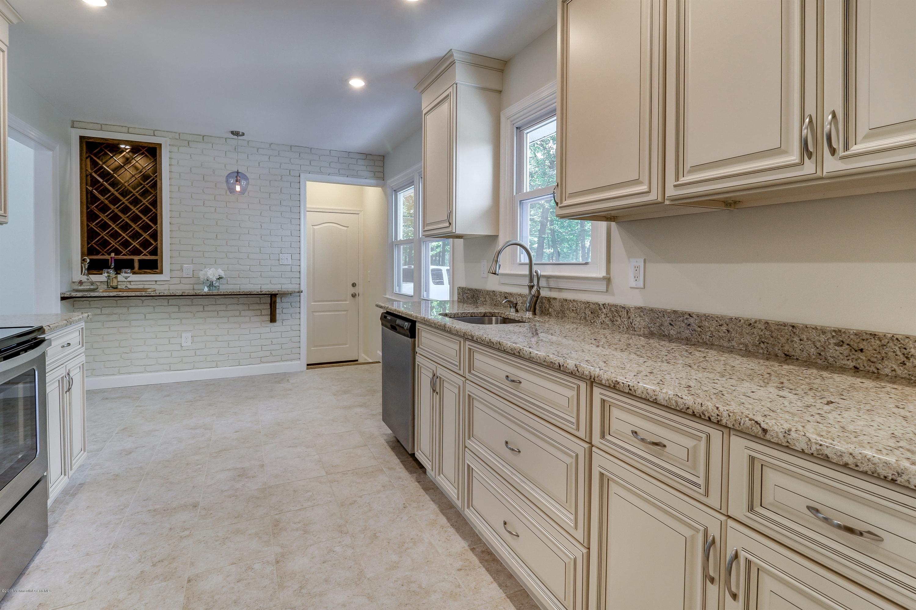 859 Toms River Road Jackson, NJ 08527 - Photo 19 of 39 019_KitchenDining