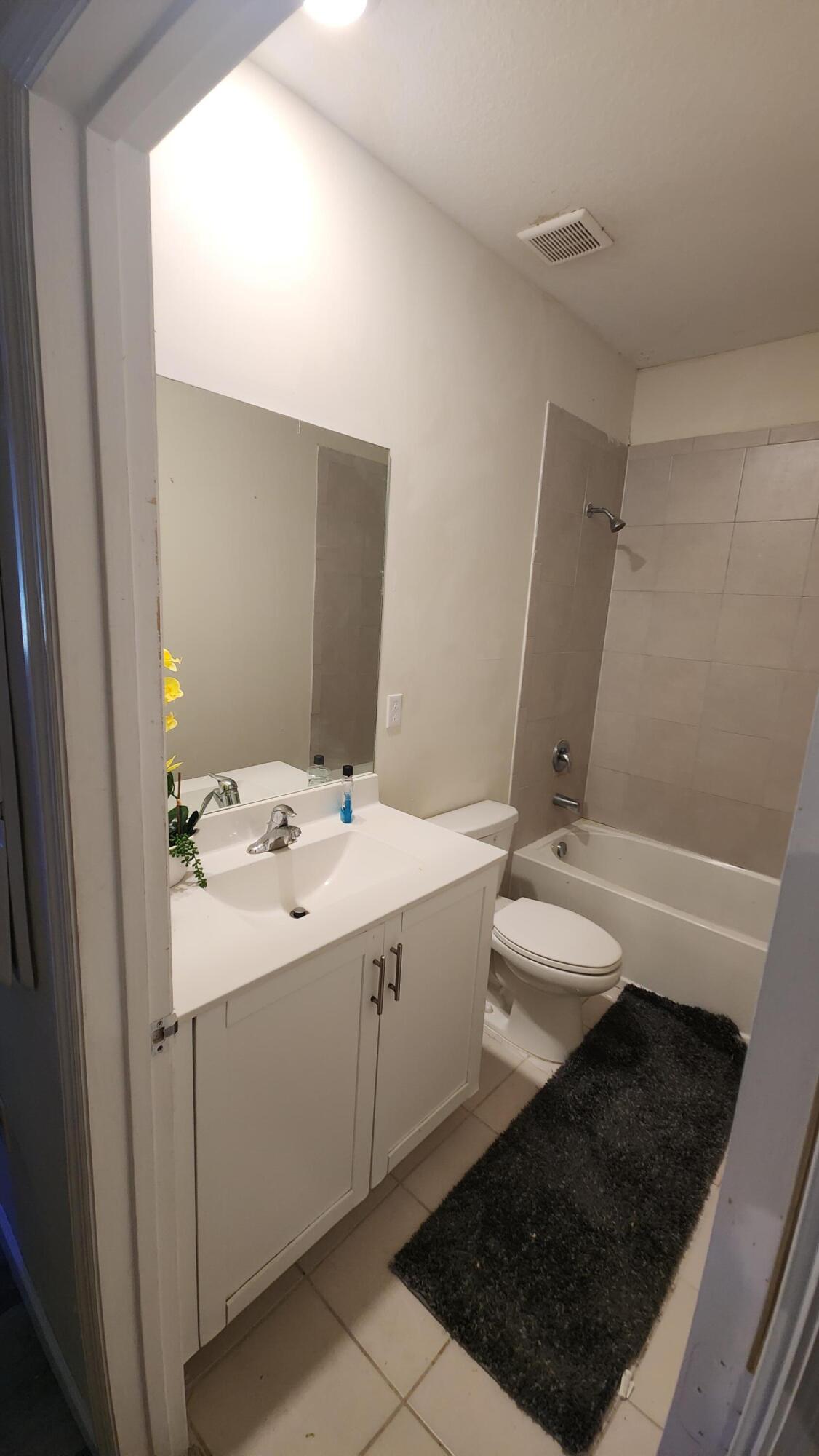 6002 Clydesdale Court Davie, FL 33314 - Photo 14 of 28 a bathroom with a sink and a mirror