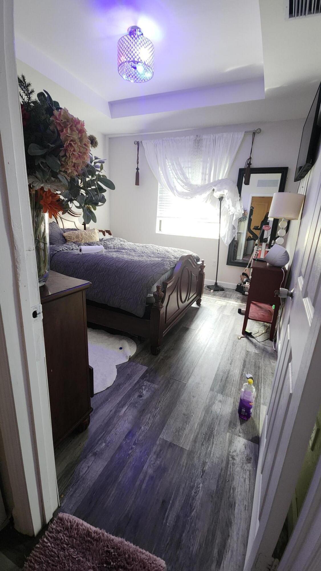 6002 Clydesdale Court Davie, FL 33314 - Photo 16 of 28 a bedroom with a bed and wooden floor