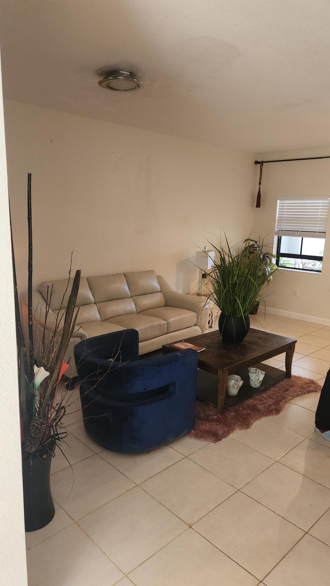 6002 Clydesdale Court Davie, FL 33314 - Photo 25 of 28 a living room with furniture