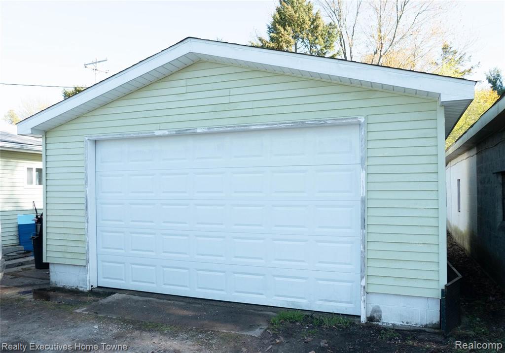 7961 Lakeshore Road Fort Gratiot, MI 48059 - Photo 6 of 37