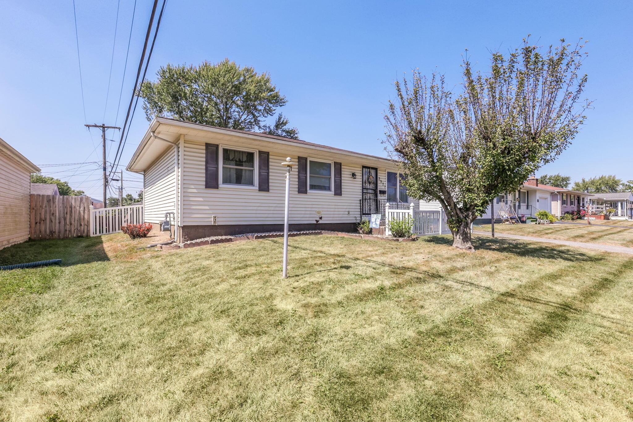 3927 Frazier Road East Columbus, OH 43207 - Photo 2 of 40 3-web-or-mls-0D3A4421