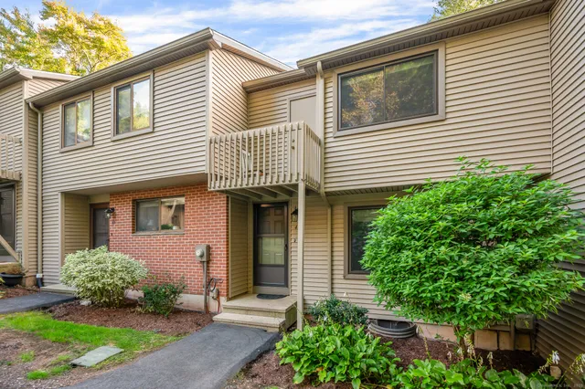 $2,700 | 45 Conestoga Way, Unit 45, Glastonbury, CT 06033
