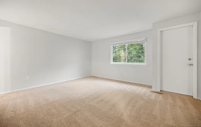 $2,700 | 45 Conestoga Way, Unit 45, Glastonbury, CT 06033