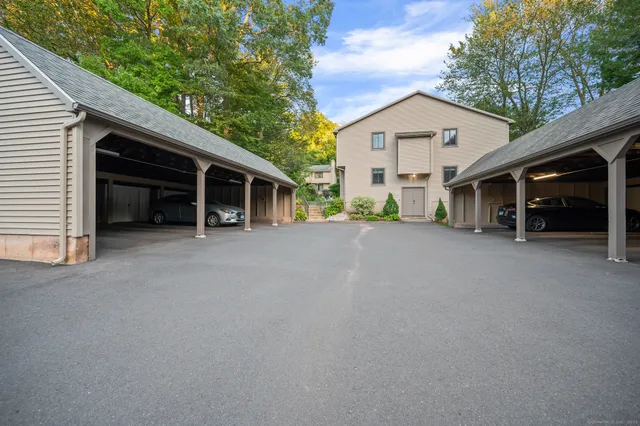 $2,700 | 45 Conestoga Way, Unit 45, Glastonbury, CT 06033