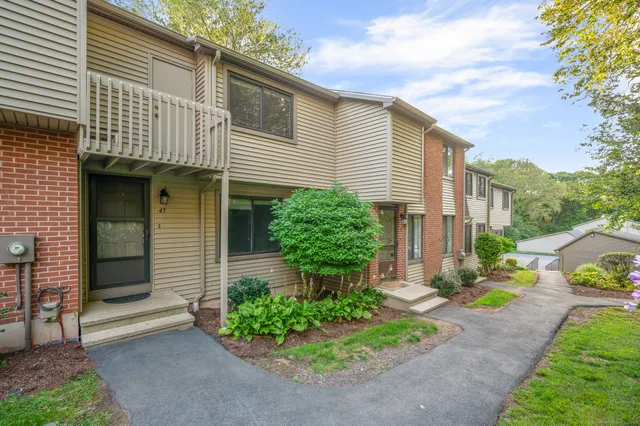 $2,700 | 45 Conestoga Way, Unit 45, Glastonbury, CT 06033
