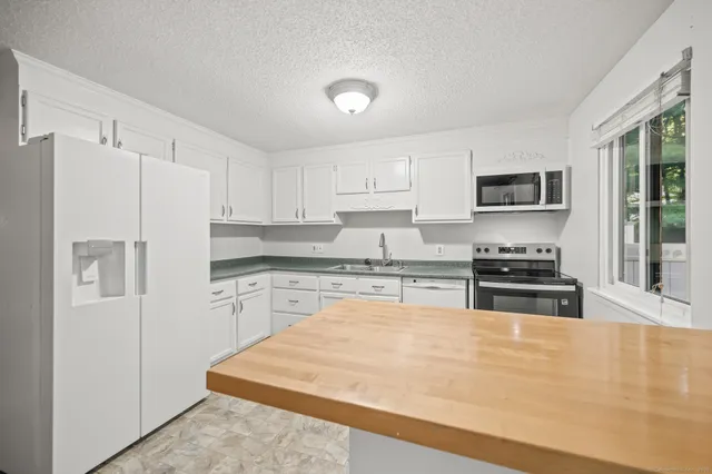 $2,700 | 45 Conestoga Way, Unit 45, Glastonbury, CT 06033