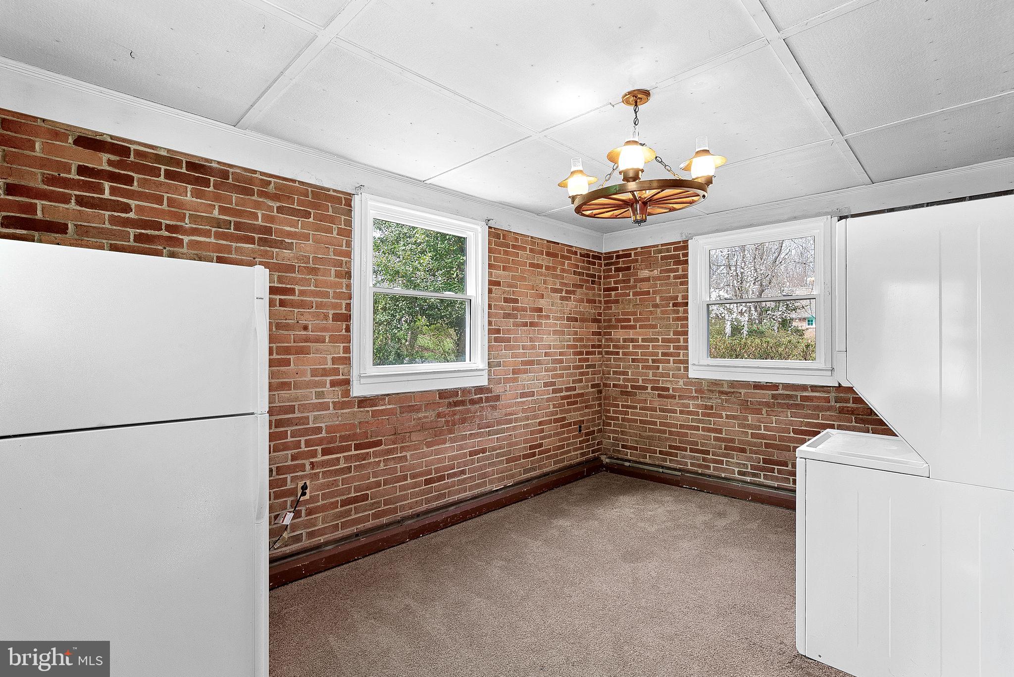 10021 Glenmere Road Fairfax, VA 22032 - Photo 14 of 45 a view of a livingroom with a window