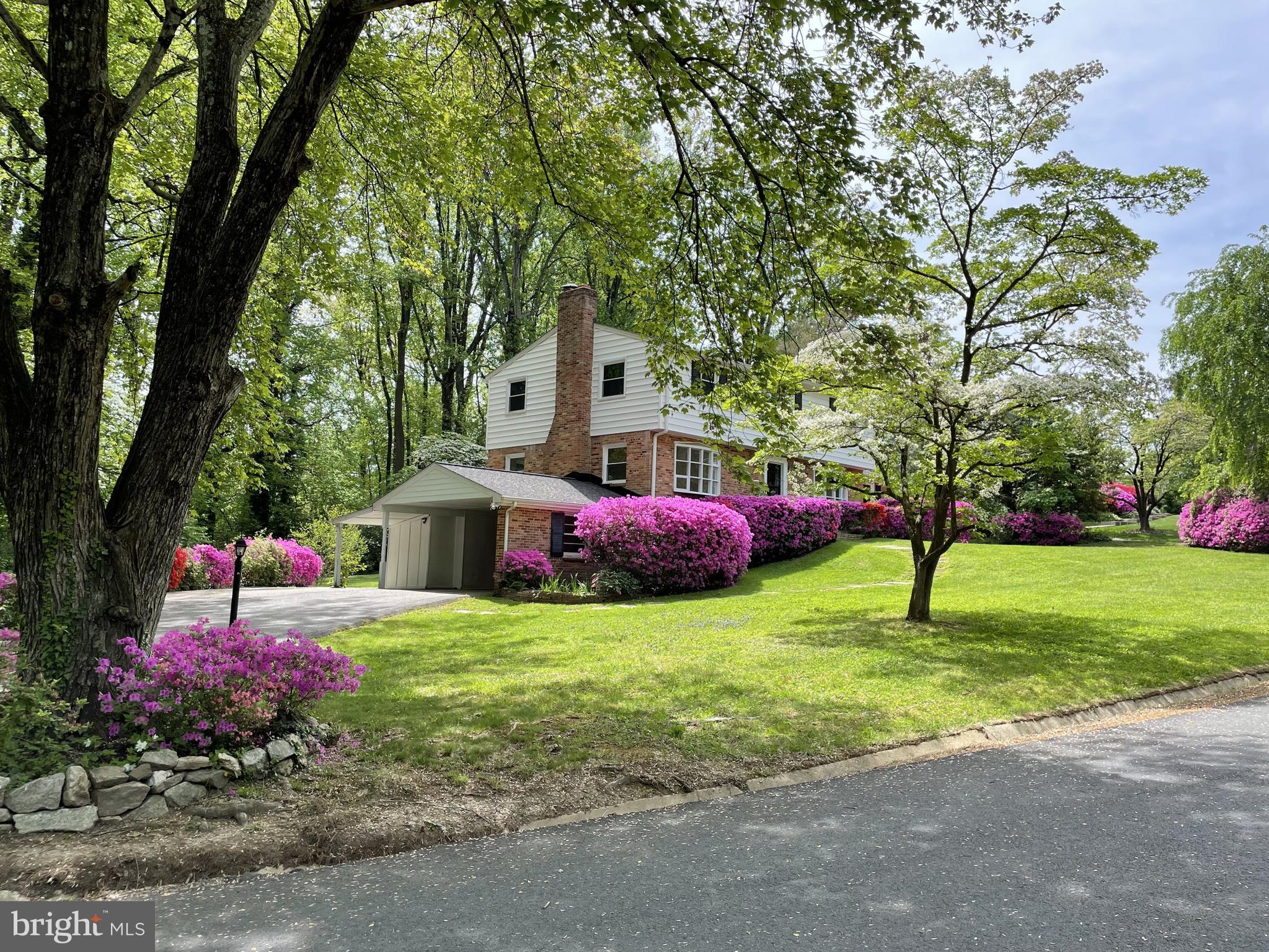 10021 Glenmere Road Fairfax, VA 22032 - Photo 3 of 45 a front view of a house with garden