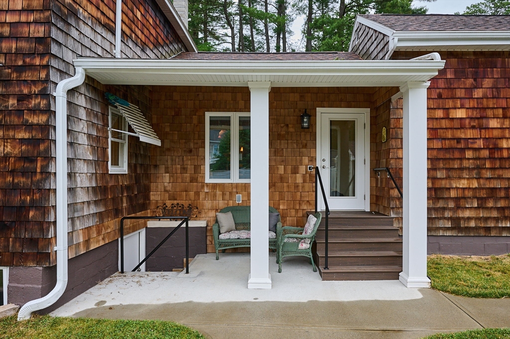 238 Dox Road Westfield, MA 01085 - Photo 3 of 31