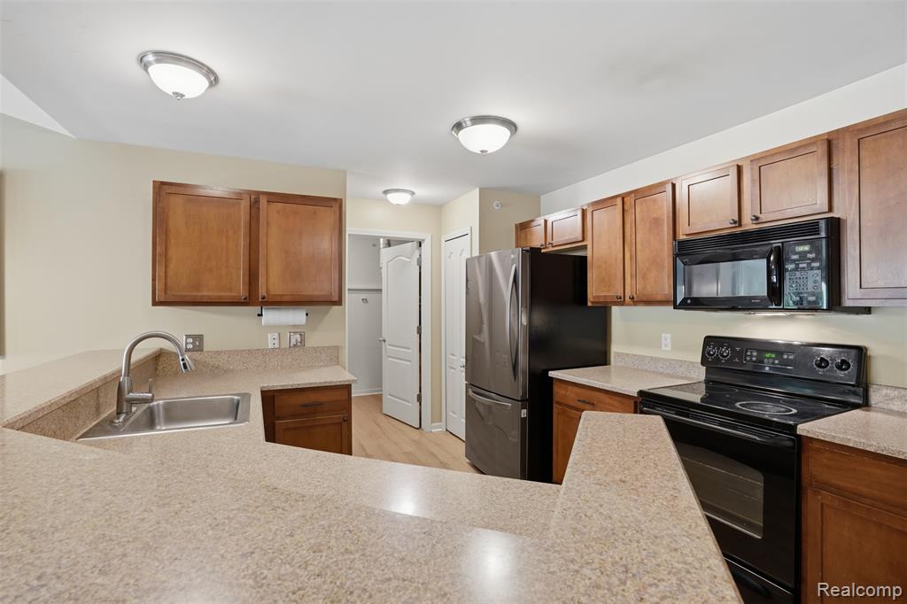 320 North Wixom Road, Unit 30 Wixom, MI 48393 - Photo 12 of 28
