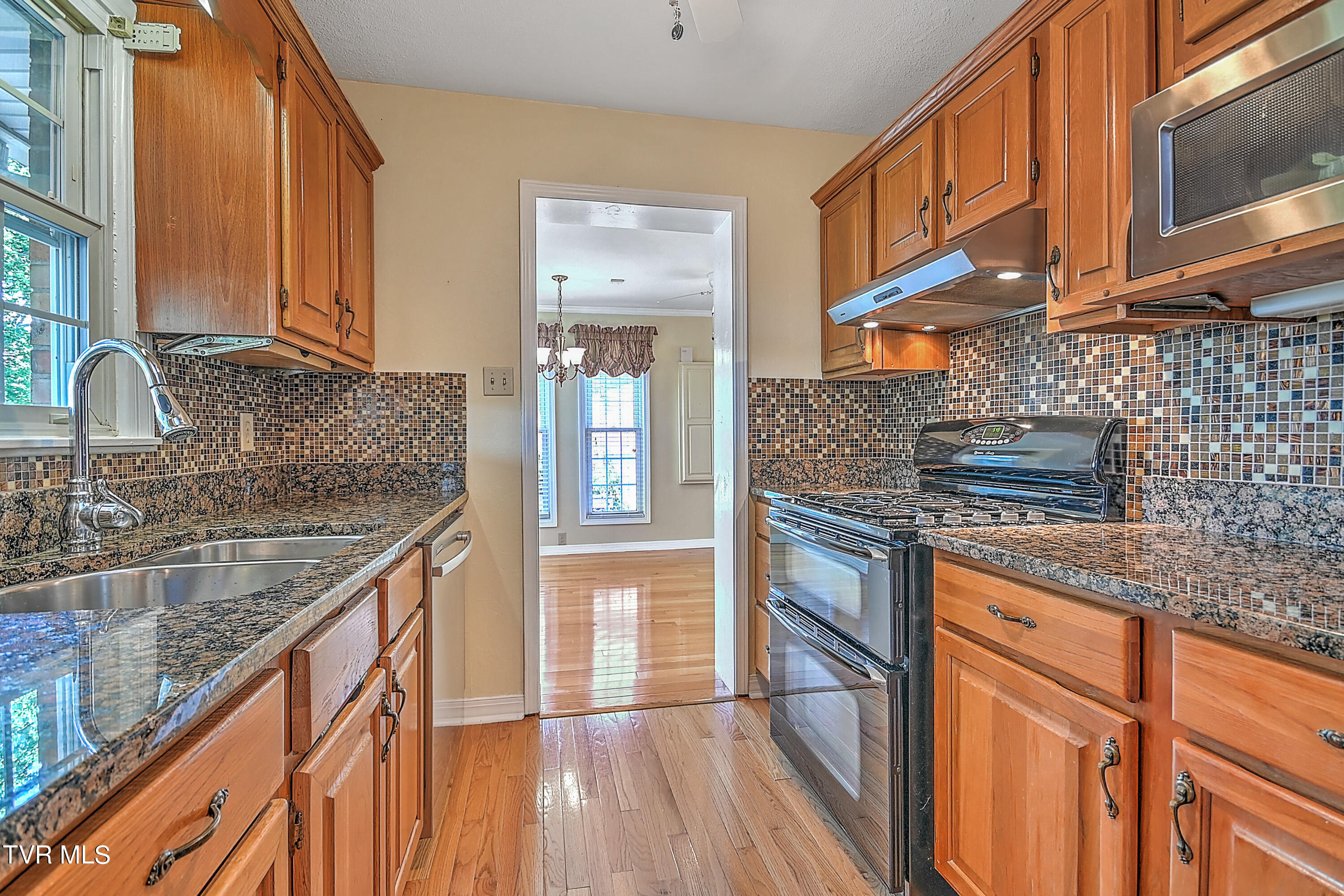 191 Grandview Road Bristol, VA 24201 - Photo 11 of 64 191 Grandview GDawg-14