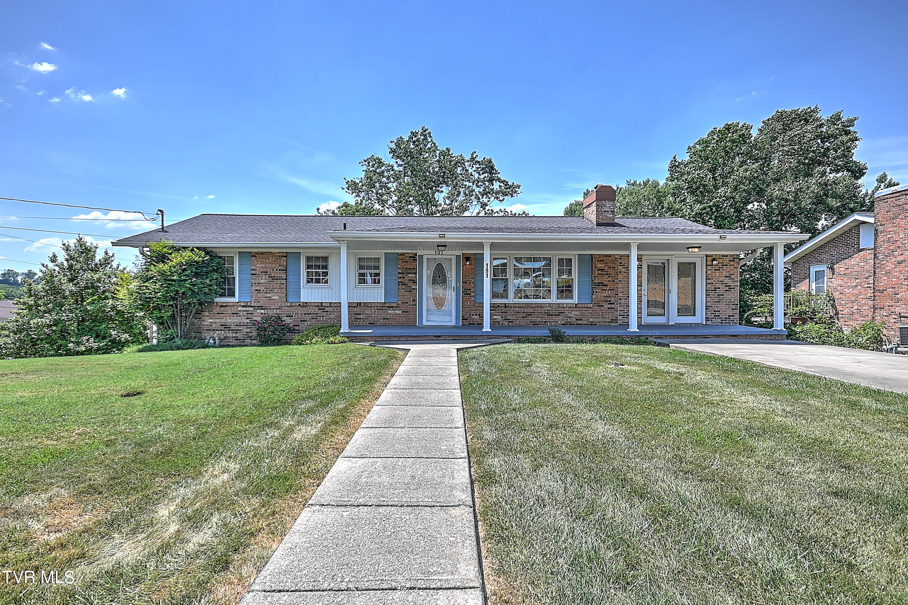 191 Grandview Road Bristol, VA 24201 - Photo 2 of 64 191 Grandview GDawg-4