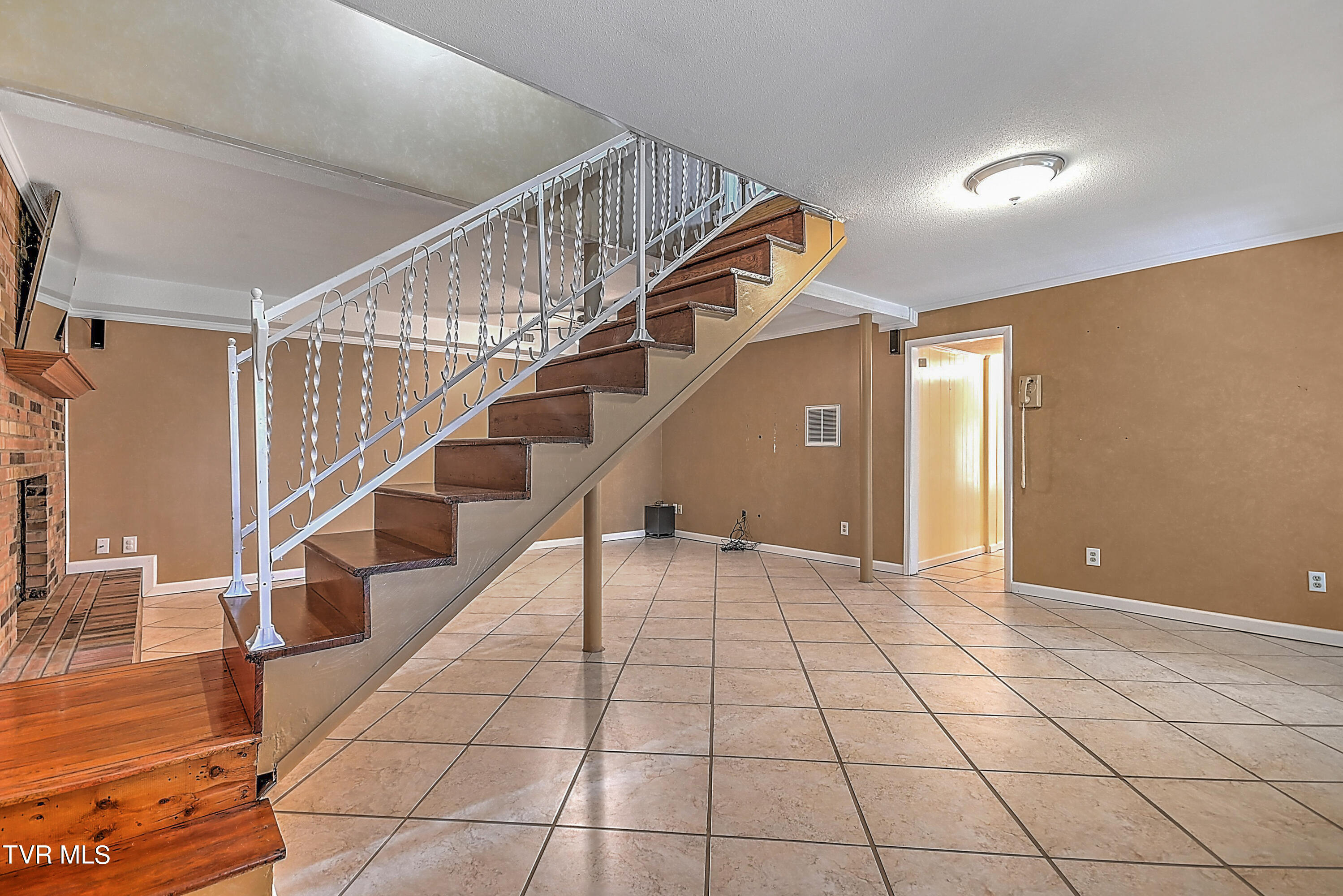 191 Grandview Road Bristol, VA 24201 - Photo 27 of 64 191 Grandview GDawg-34