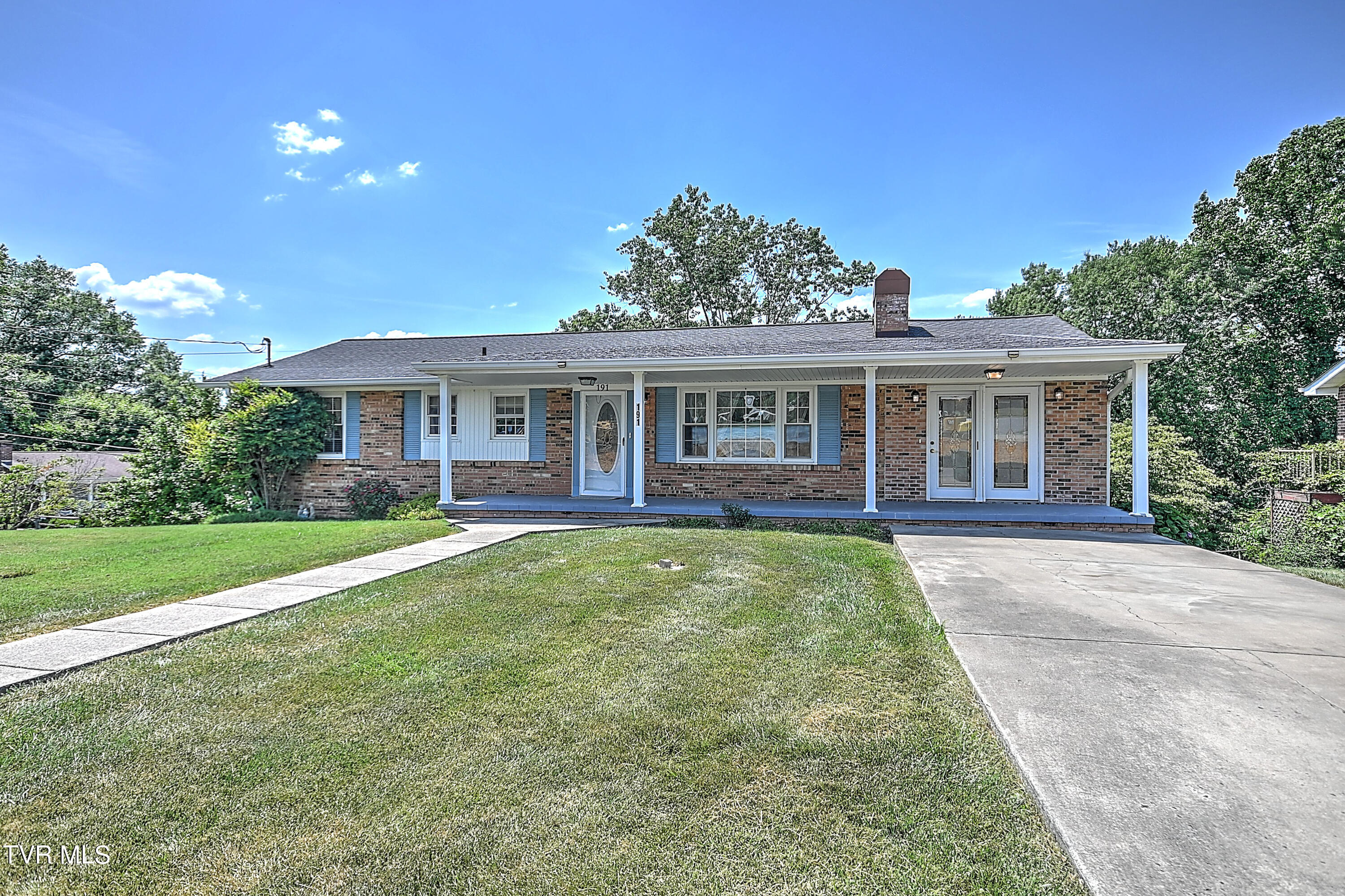 191 Grandview Road Bristol, VA 24201 - Photo 3 of 64 191 Grandview GDawg-5