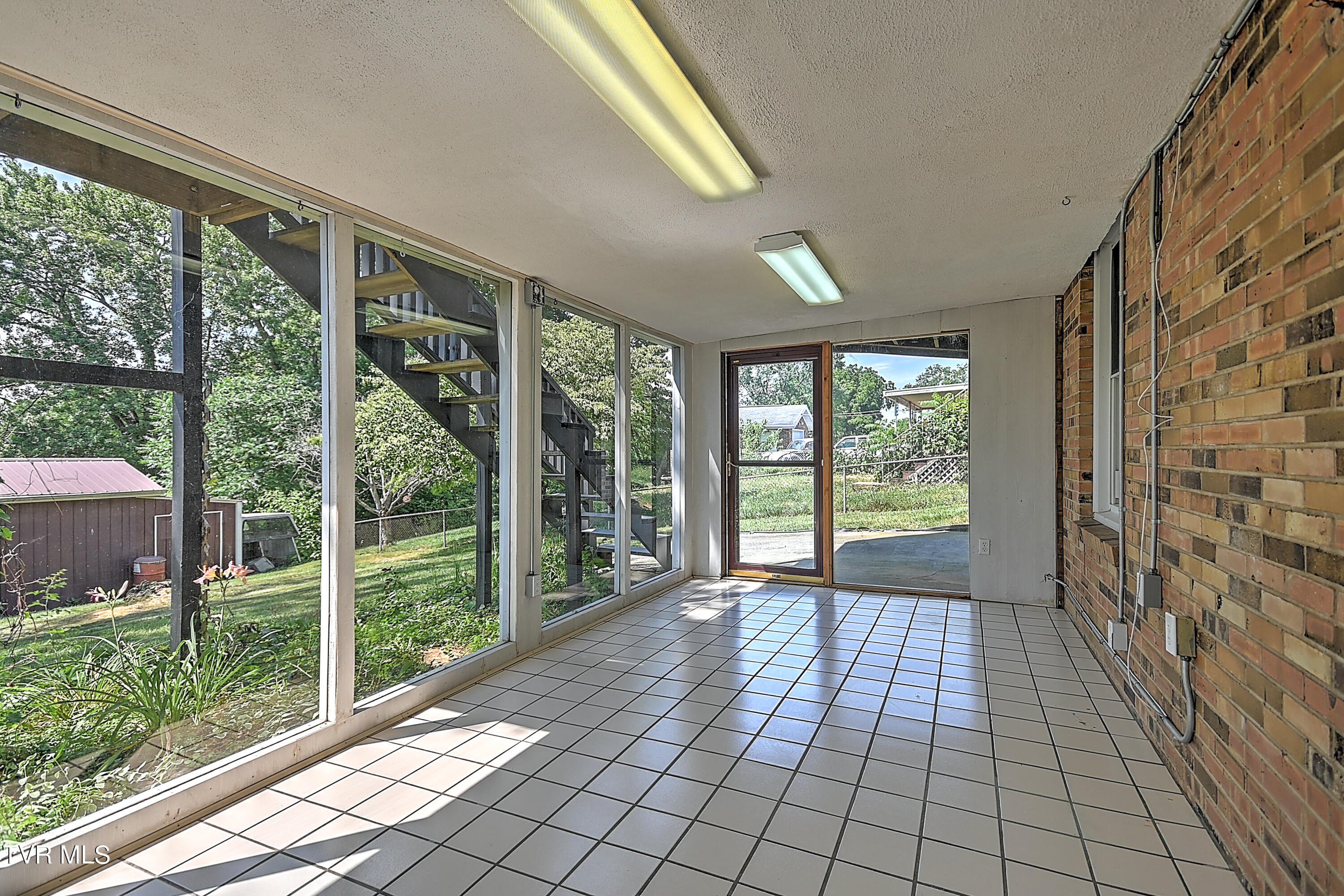 191 Grandview Road Bristol, VA 24201 - Photo 36 of 64 191 Grandview GDawg-45