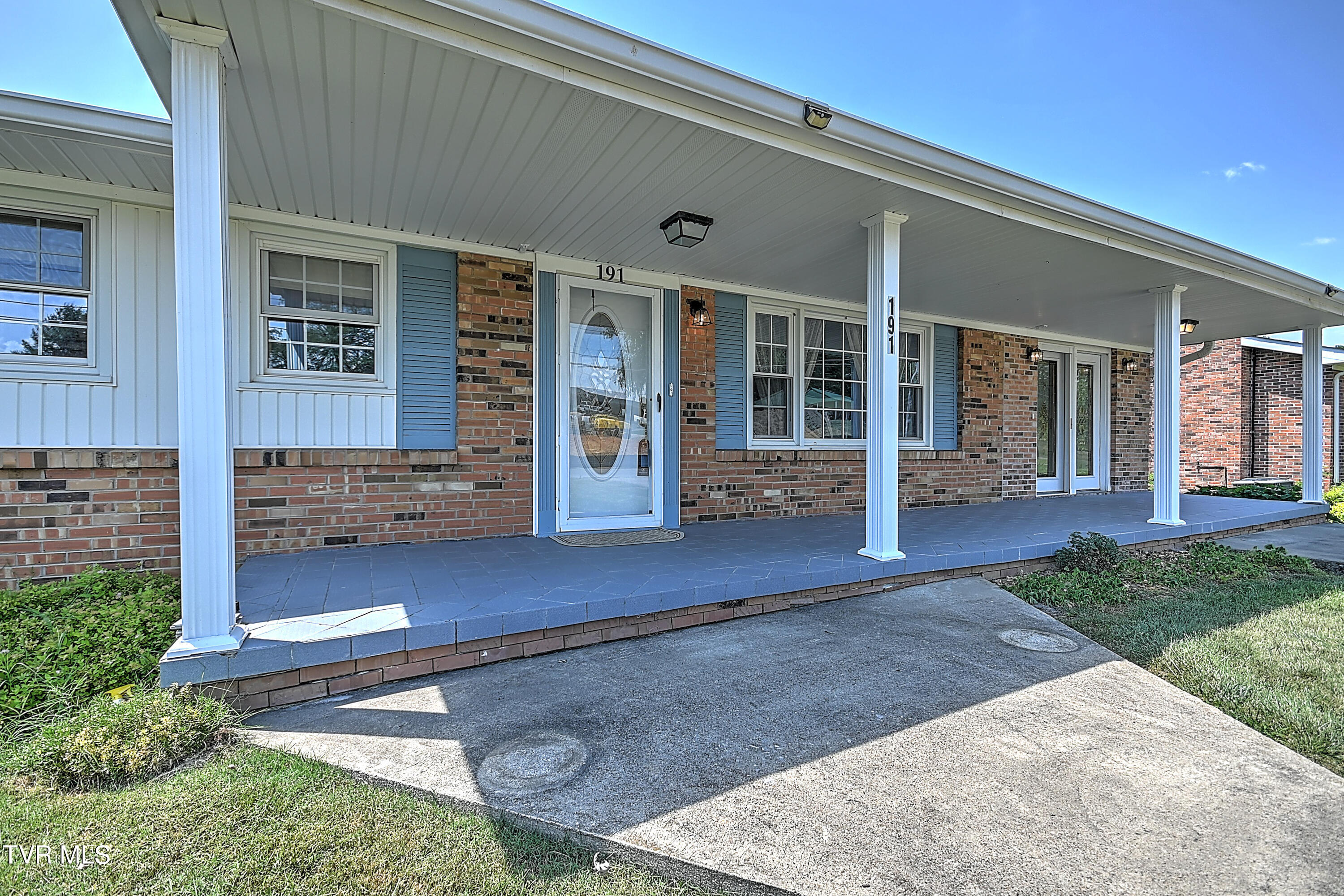 191 Grandview Road Bristol, VA 24201 - Photo 4 of 64 191 Grandview GDawg-7